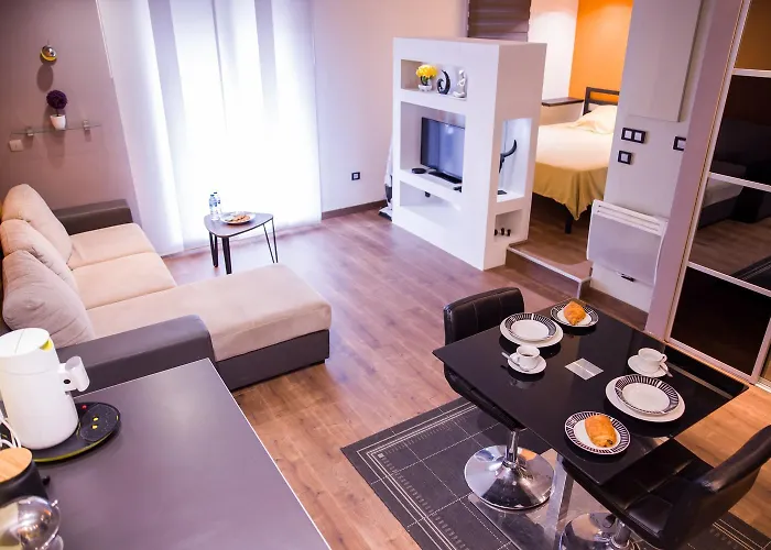 Appt Moderne - Balcon - Piscine - Salle de Sport